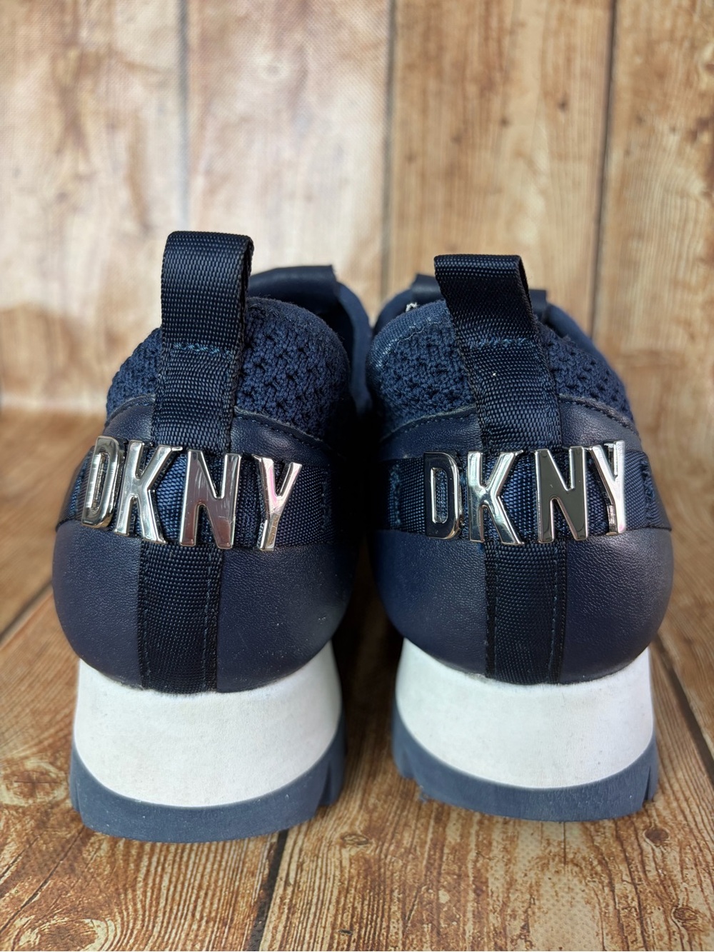 DKNY Woman Navy Blue sneakers size 6.5 - Picture 6 of 11